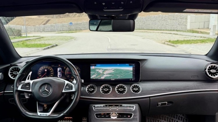 Mercedes-Benz Classe E 220 COUPE AMG