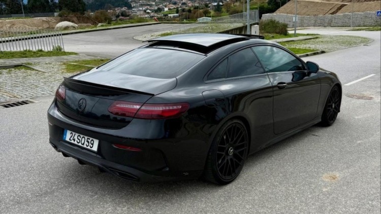 Mercedes-Benz Classe E 220 COUPE AMG