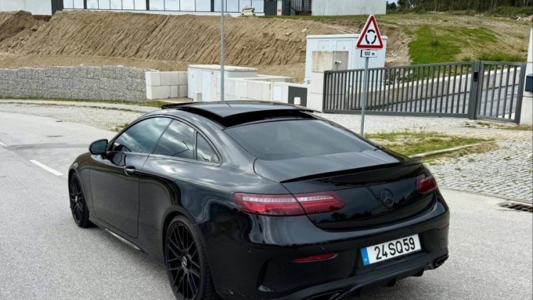 Mercedes-Benz Classe E 220 COUPE AMG