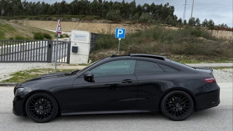 Mercedes-Benz Classe E 220 COUPE AMG