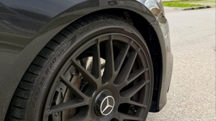 Mercedes-Benz Classe E 220 COUPE AMG