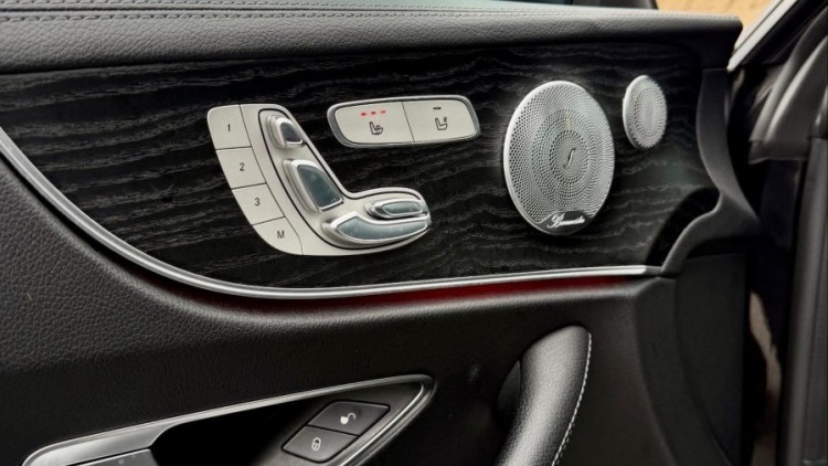 Mercedes-Benz Classe E 220 COUPE AMG