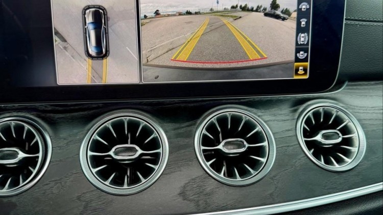 Mercedes-Benz Classe E 220 COUPE AMG